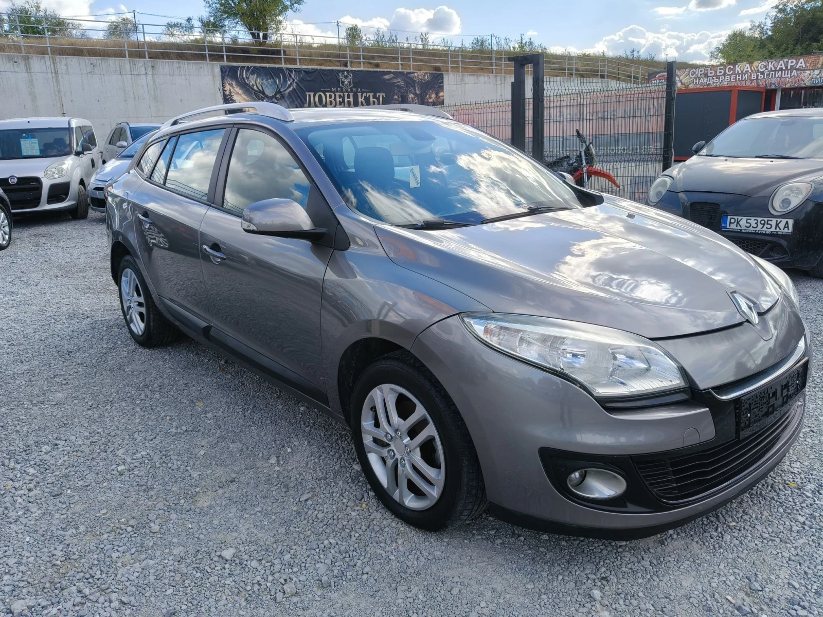 Renault Megane 1.5 dCi NAVI, снимка 2 - Автомобили и джипове - 56275397