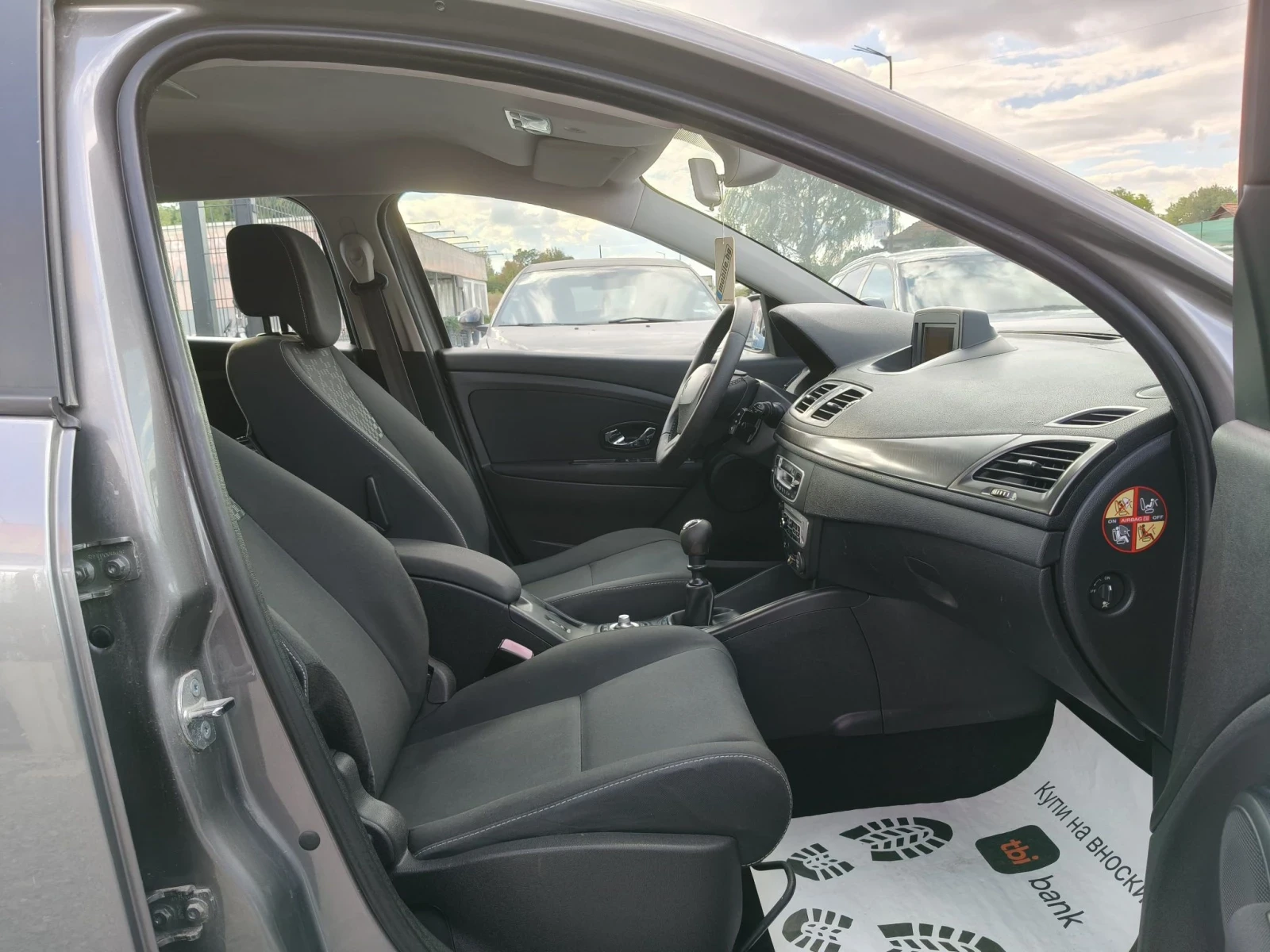 Renault Megane 1.5 dCi NAVI, снимка 12 - Автомобили и джипове - 56275397