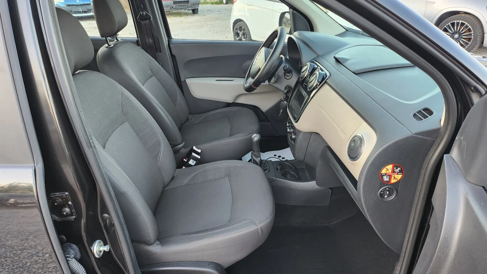 Dacia Lodgy 1.6  Навигация, снимка 9 - Автомобили и джипове - 56324054