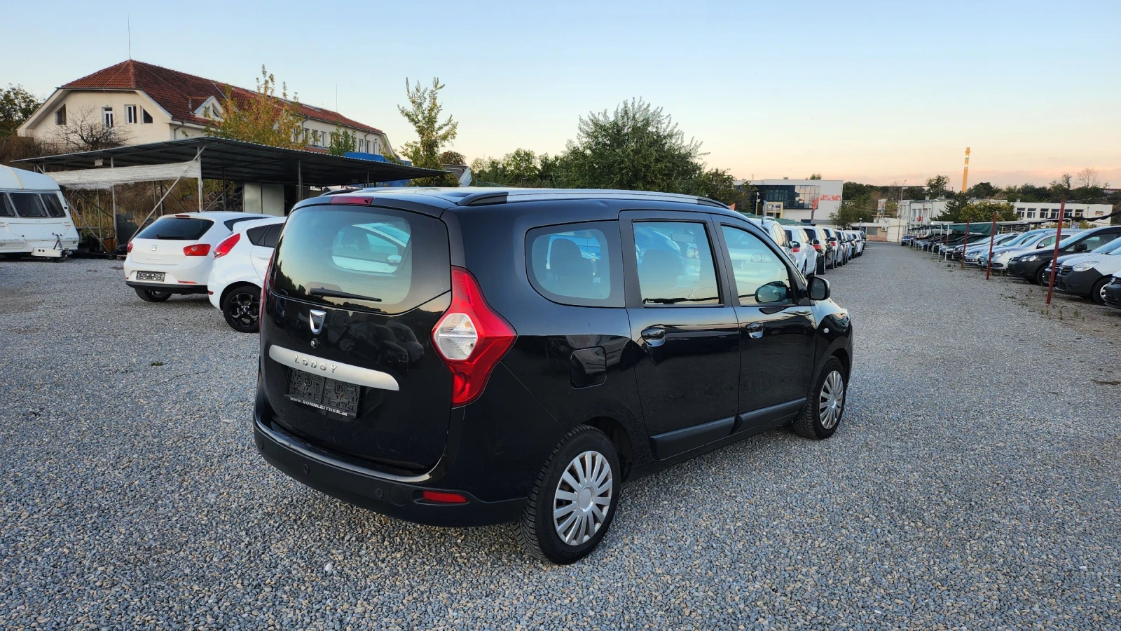 Dacia Lodgy 1.6  Навигация, снимка 4 - Автомобили и джипове - 56324054