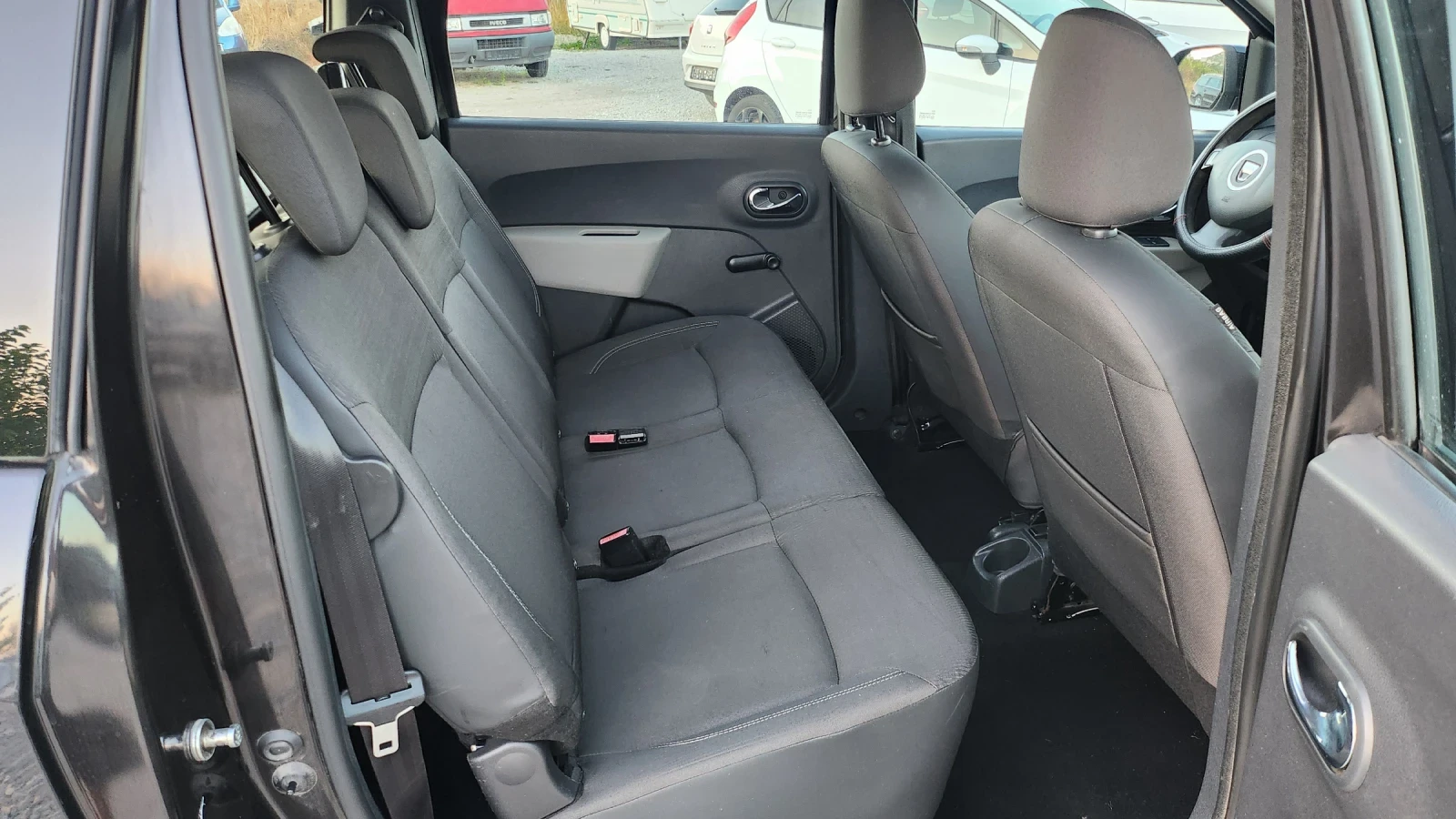 Dacia Lodgy 1.6  Навигация, снимка 10 - Автомобили и джипове - 56324054