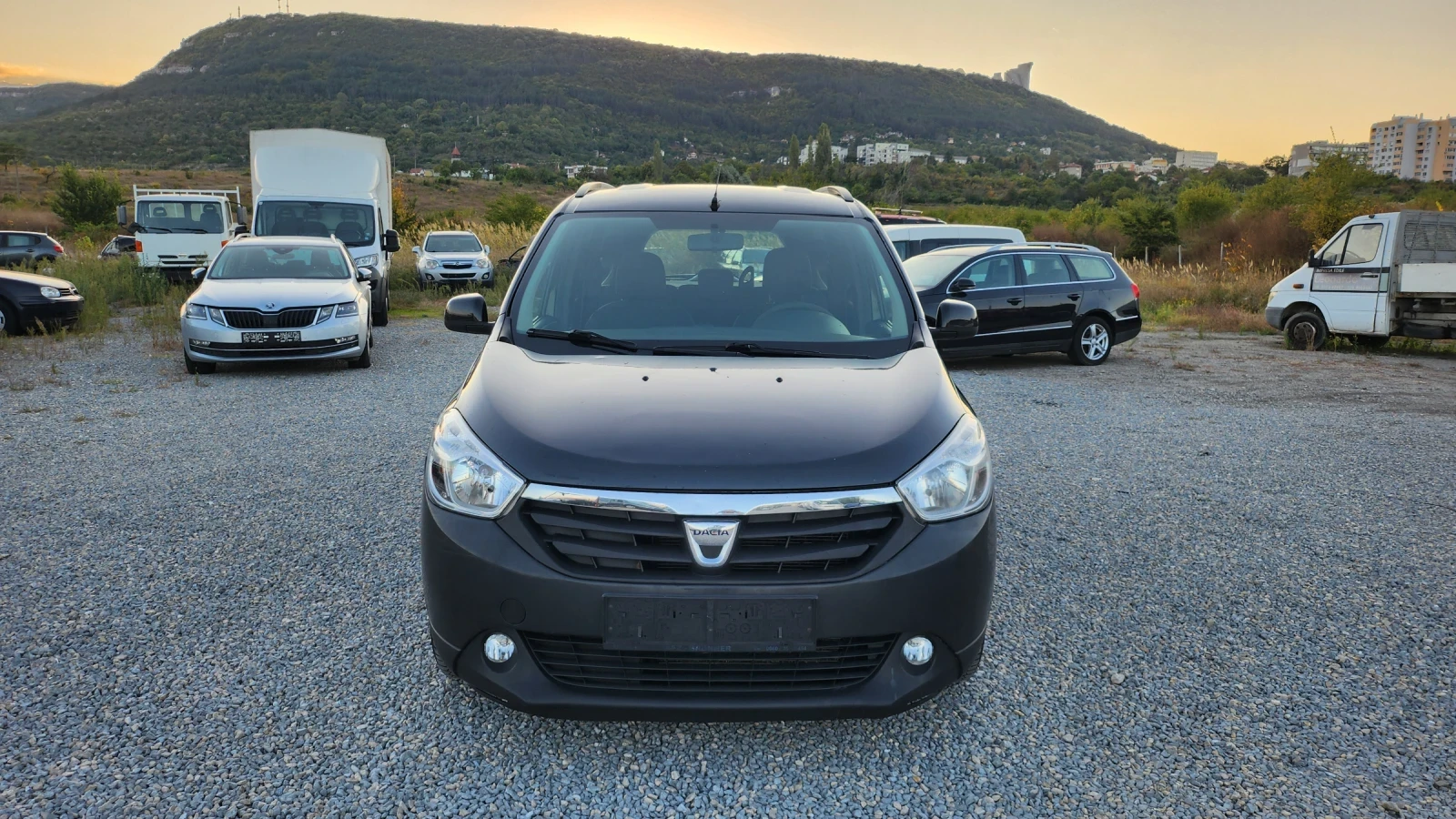 Dacia Lodgy 1.6  Навигация, снимка 2 - Автомобили и джипове - 56324054