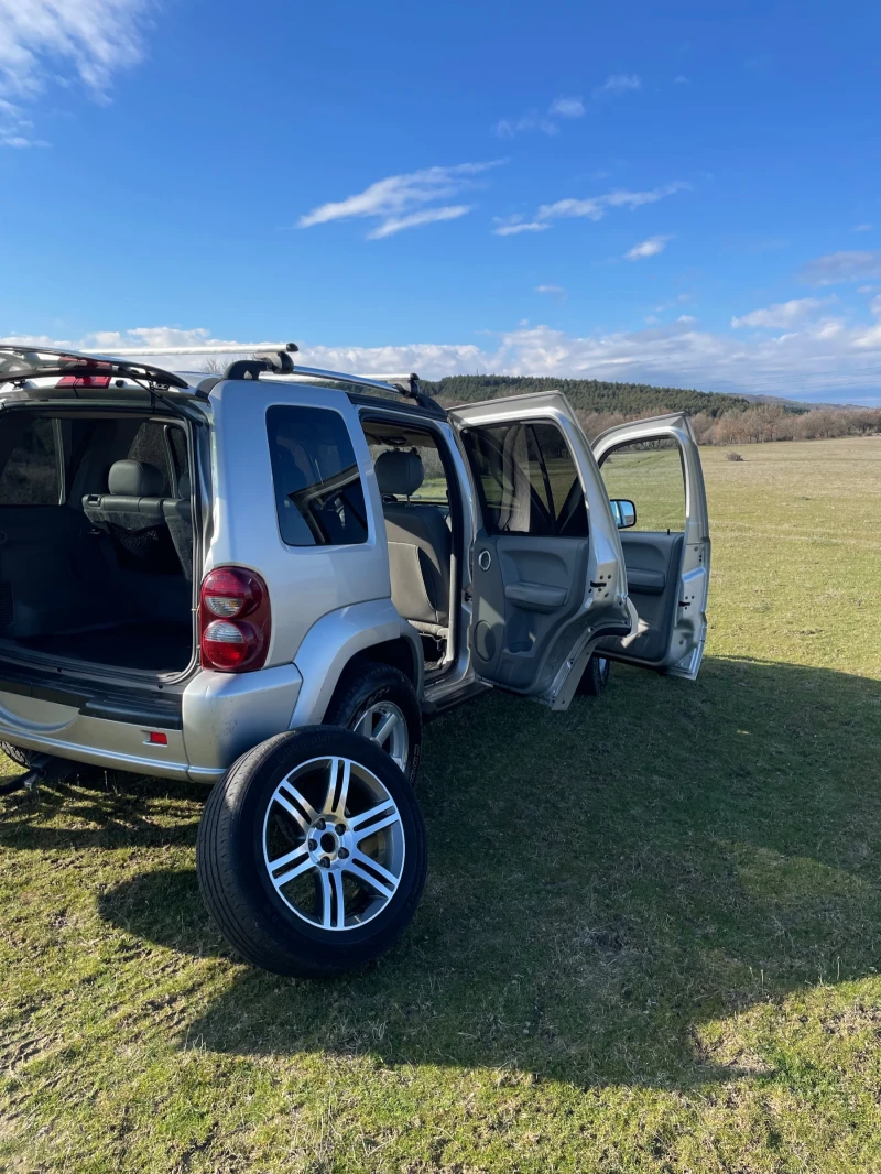 Jeep Cherokee, снимка 15 - Автомобили и джипове - 48591562