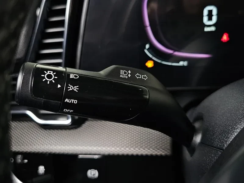 Kia Sportage 2.0 CRDi 4WD, снимка 17 - Автомобили и джипове - 54276460