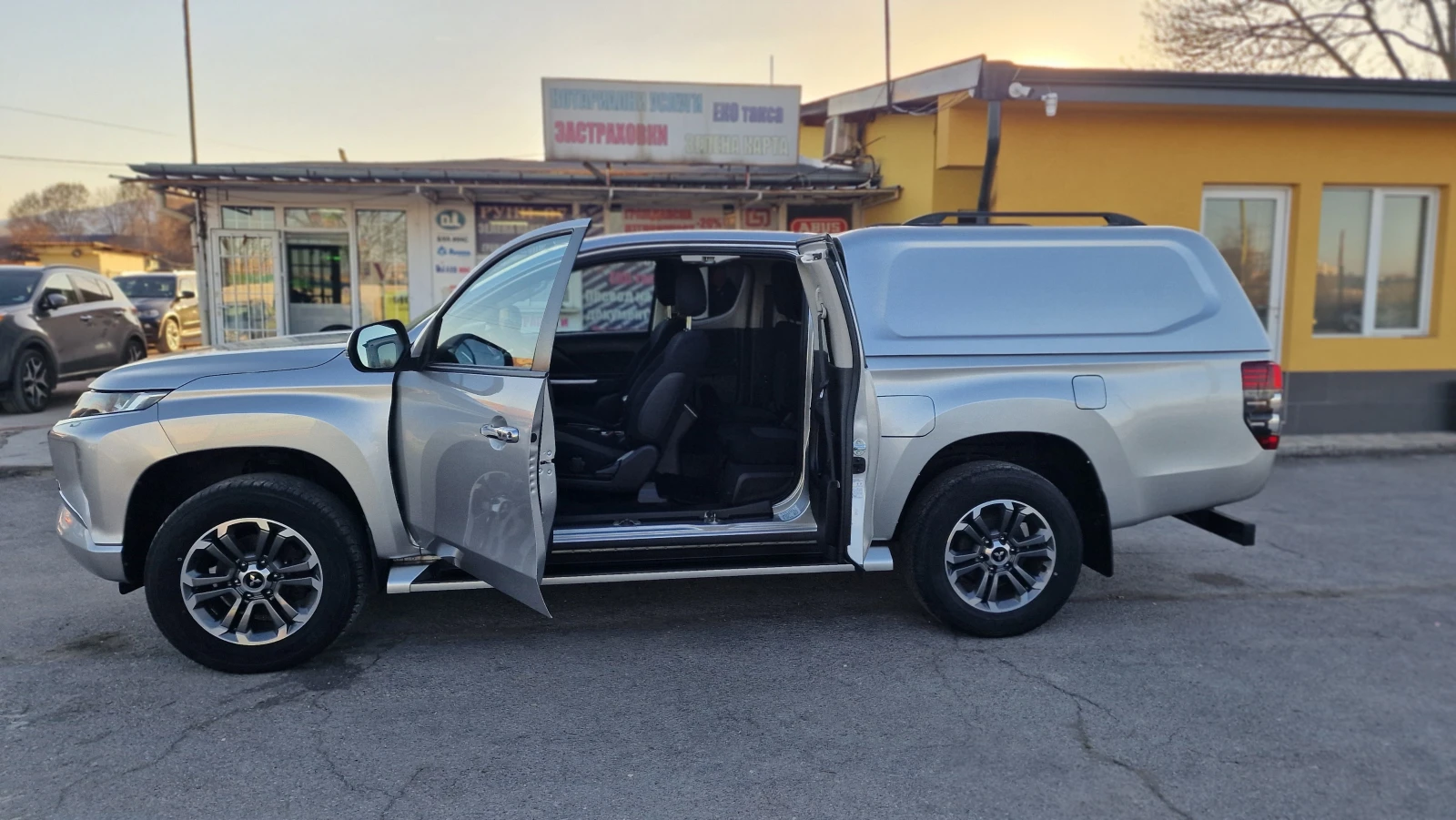 Mitsubishi L200 2.2 4х4Хард топ Теглич 4 врати, снимка 6 - Автомобили и джипове - 53807072