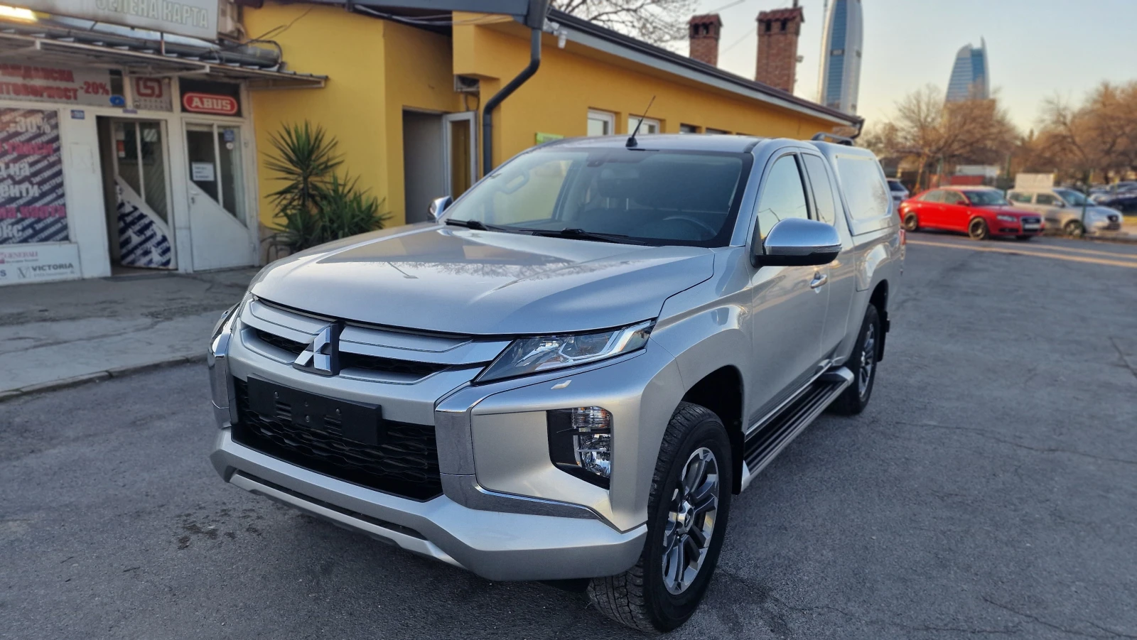 Mitsubishi L200 2.2 4х4Хард топ Теглич 4 врати, снимка 5 - Автомобили и джипове - 53807072