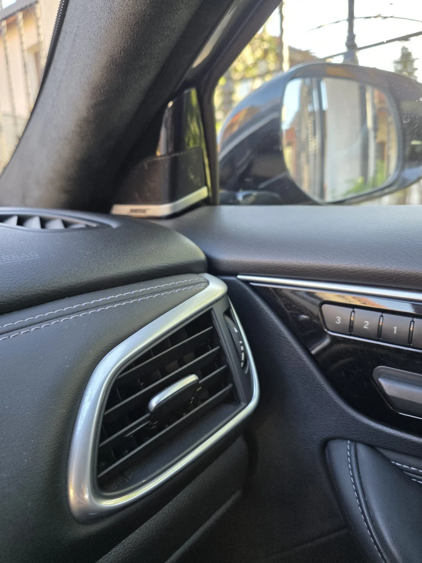 Infiniti Q30 Premium Tech, снимка 8 - Автомобили и джипове - 54286655