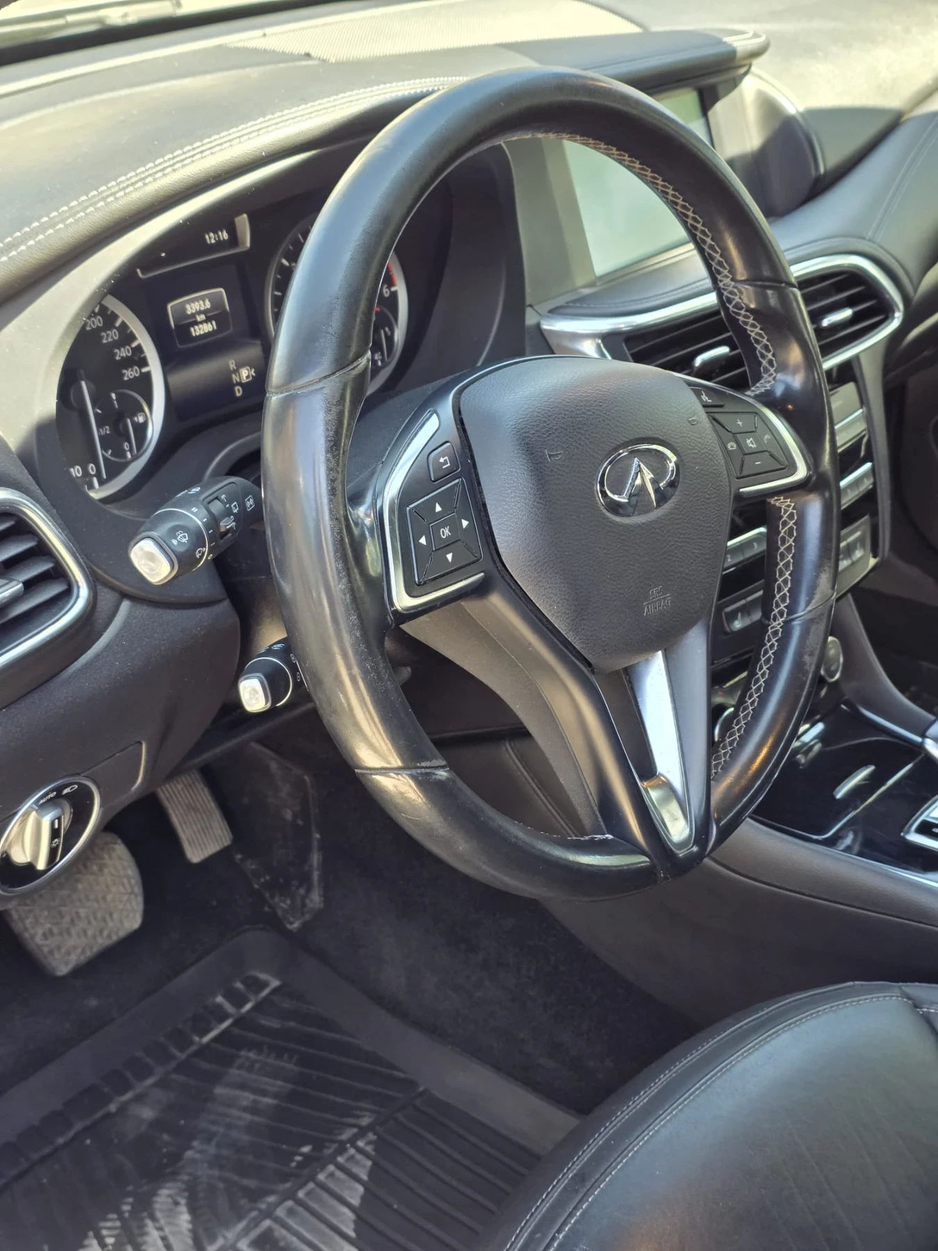 Infiniti Q30 Premium Tech, снимка 13 - Автомобили и джипове - 54286655