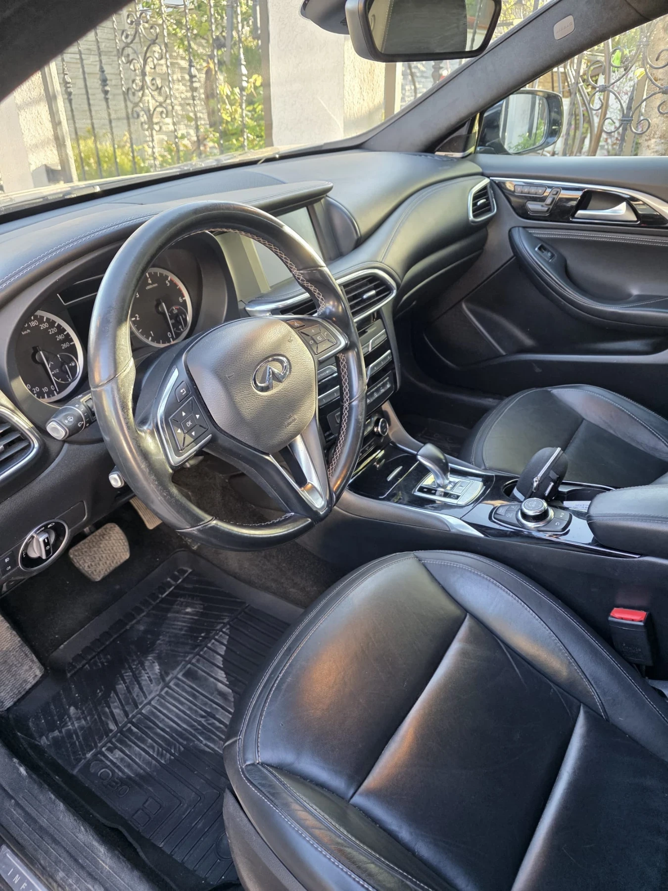 Infiniti Q30 Premium Tech, снимка 11 - Автомобили и джипове - 54286655