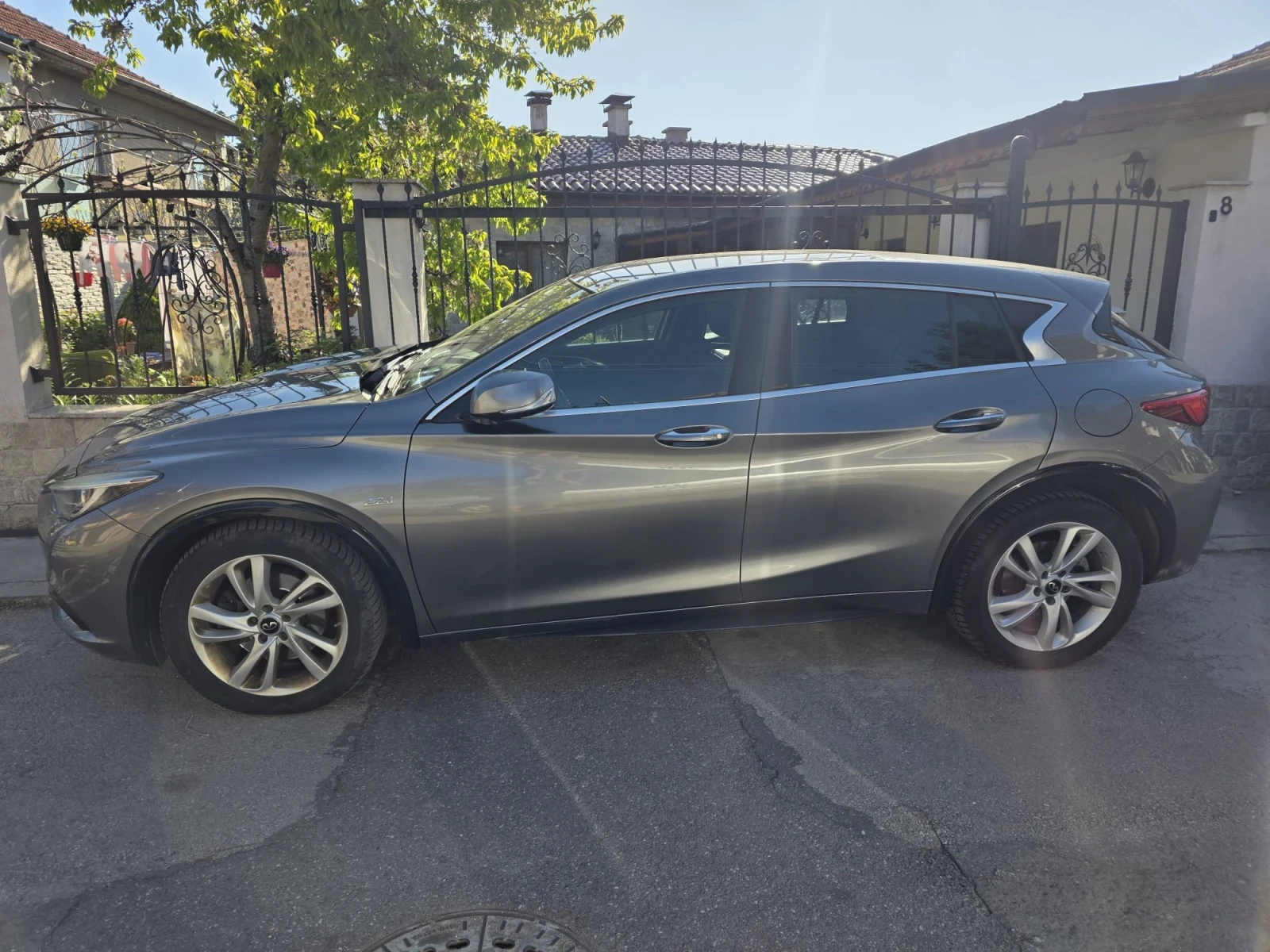Infiniti Q30 Premium Tech, снимка 7 - Автомобили и джипове - 54286655