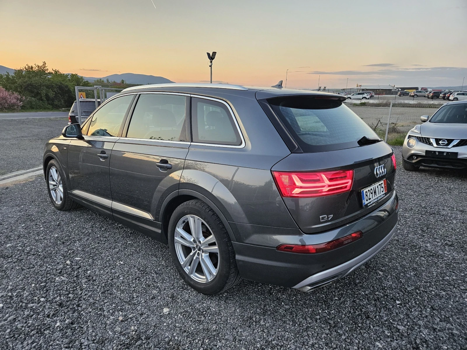 Audi Q7 3.0 TDI MATRIX S-LINE, снимка 3 - Автомобили и джипове - 54295571