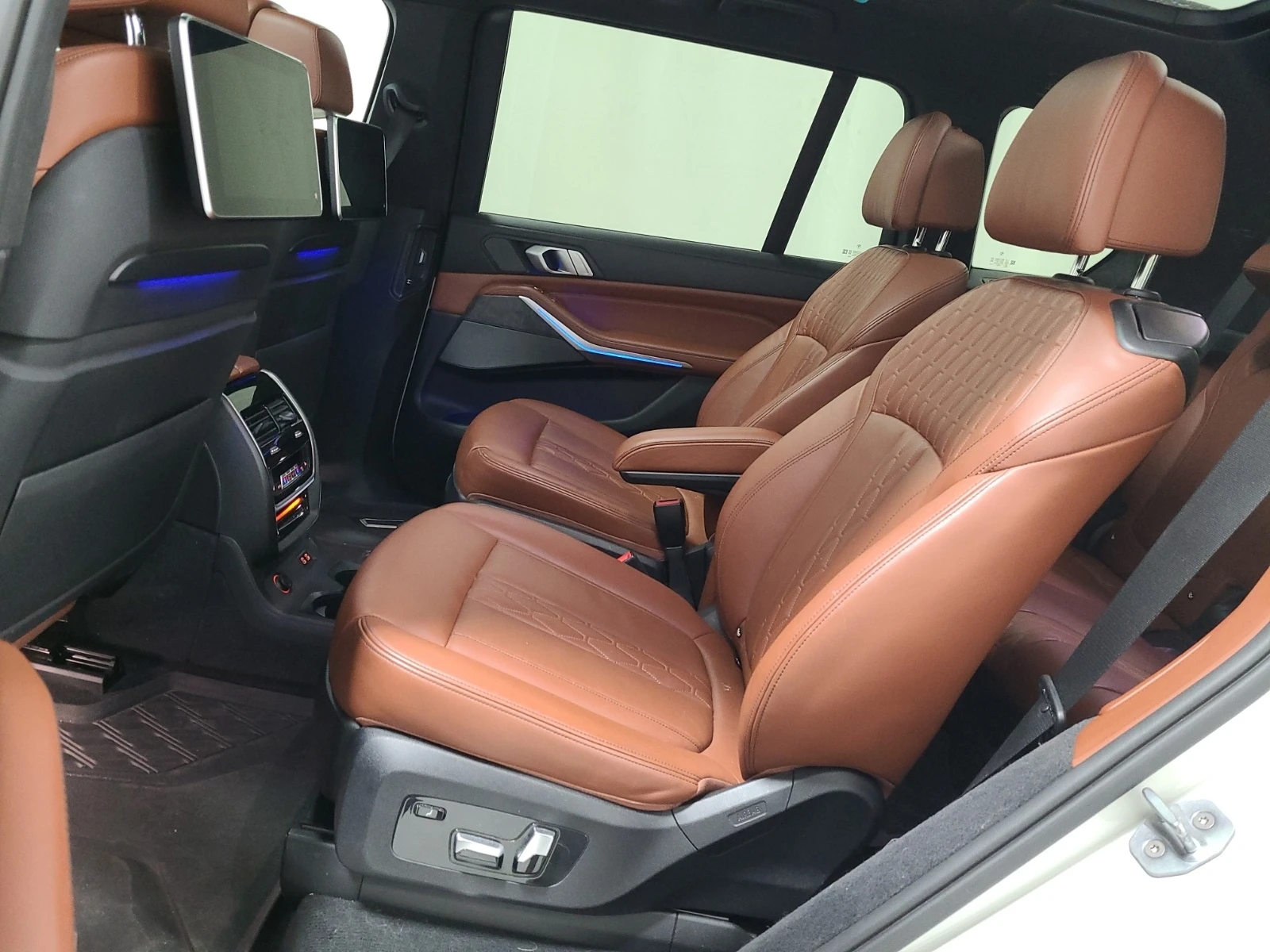 BMW X7 40I * HEAD UP * ОБДУХВАНЕ * TV * М ПАКЕТ * CARFAX, снимка 11 - Автомобили и джипове - 54629058