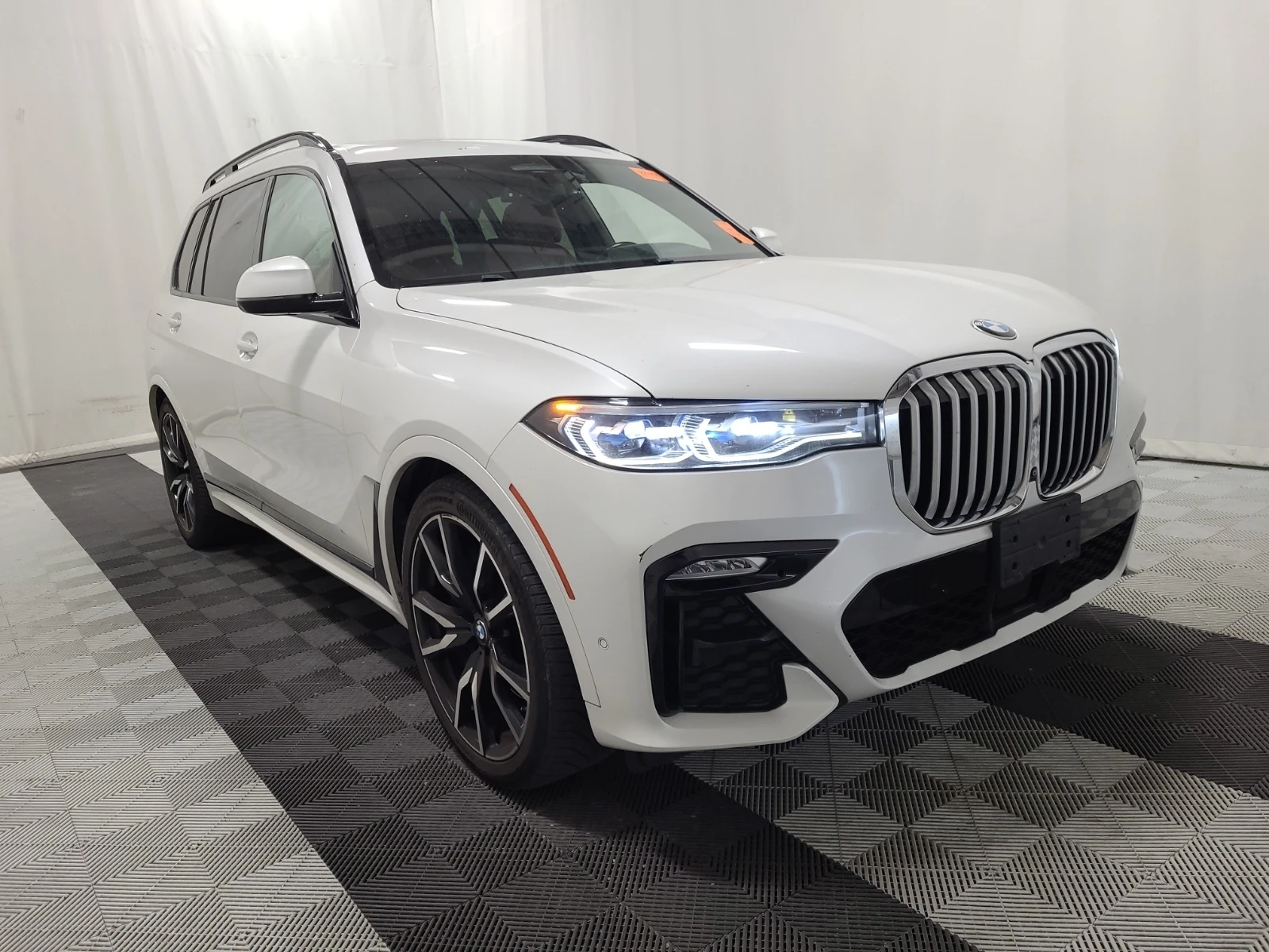 BMW X7 40I * HEAD UP * ОБДУХВАНЕ * TV * М ПАКЕТ * CARFAX, снимка 2 - Автомобили и джипове - 54629058
