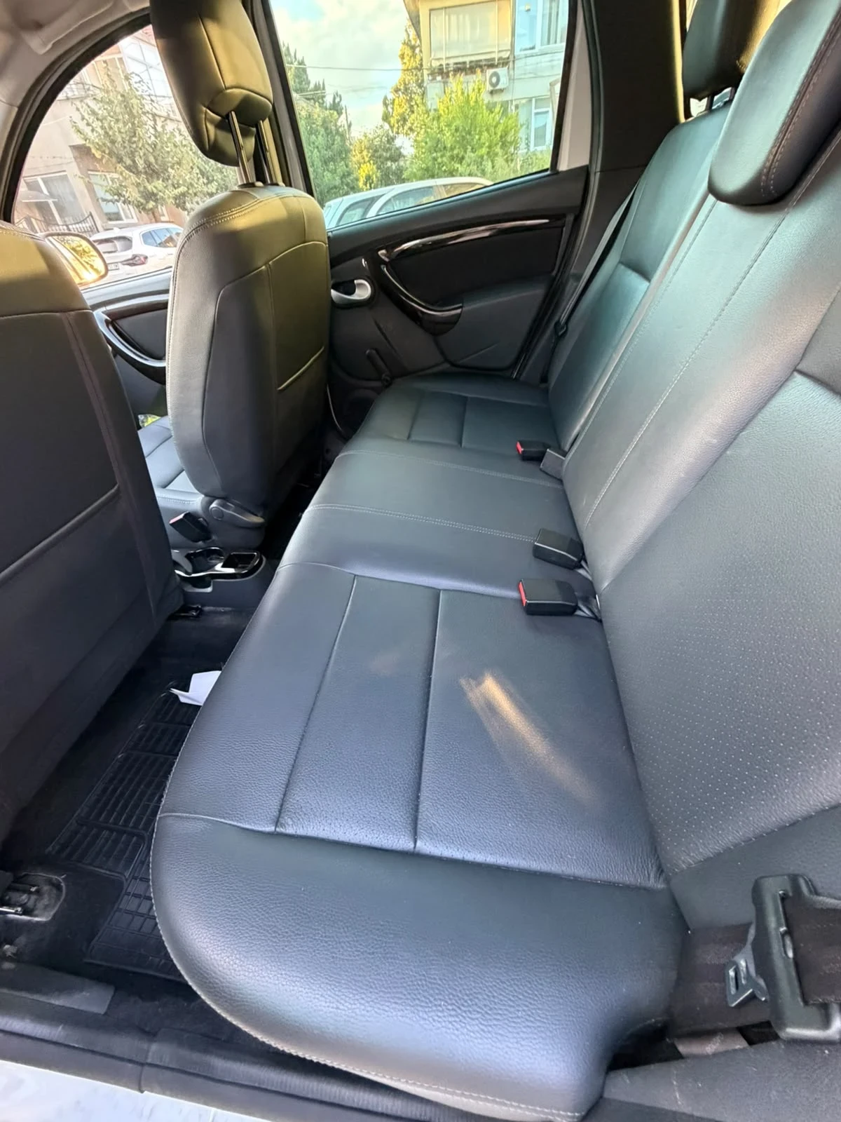 Dacia Duster 1.5 dci Prestige 4x2, снимка 9 - Автомобили и джипове - 55994875