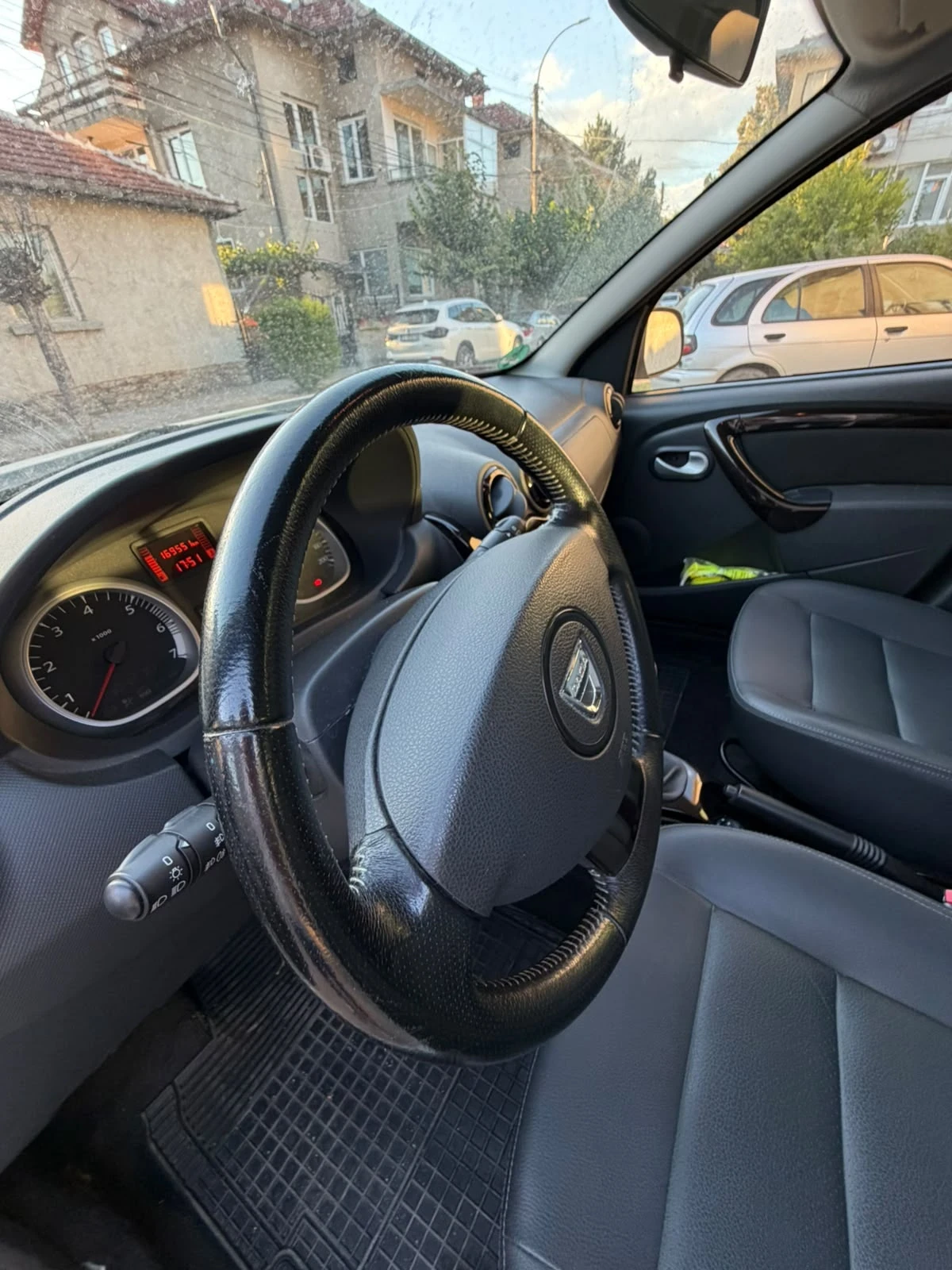 Dacia Duster 1.5 dci Prestige 4x2, снимка 13 - Автомобили и джипове - 55994875