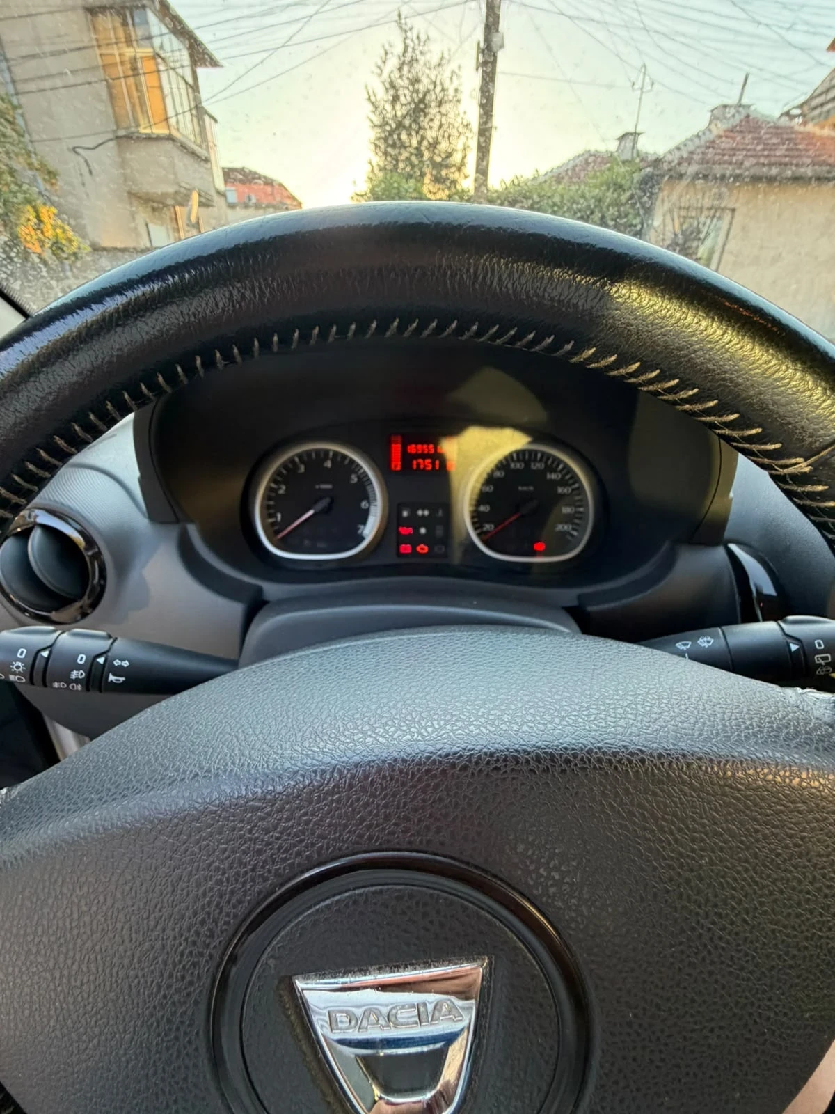 Dacia Duster 1.5 dci Prestige 4x2, снимка 15 - Автомобили и джипове - 55994875
