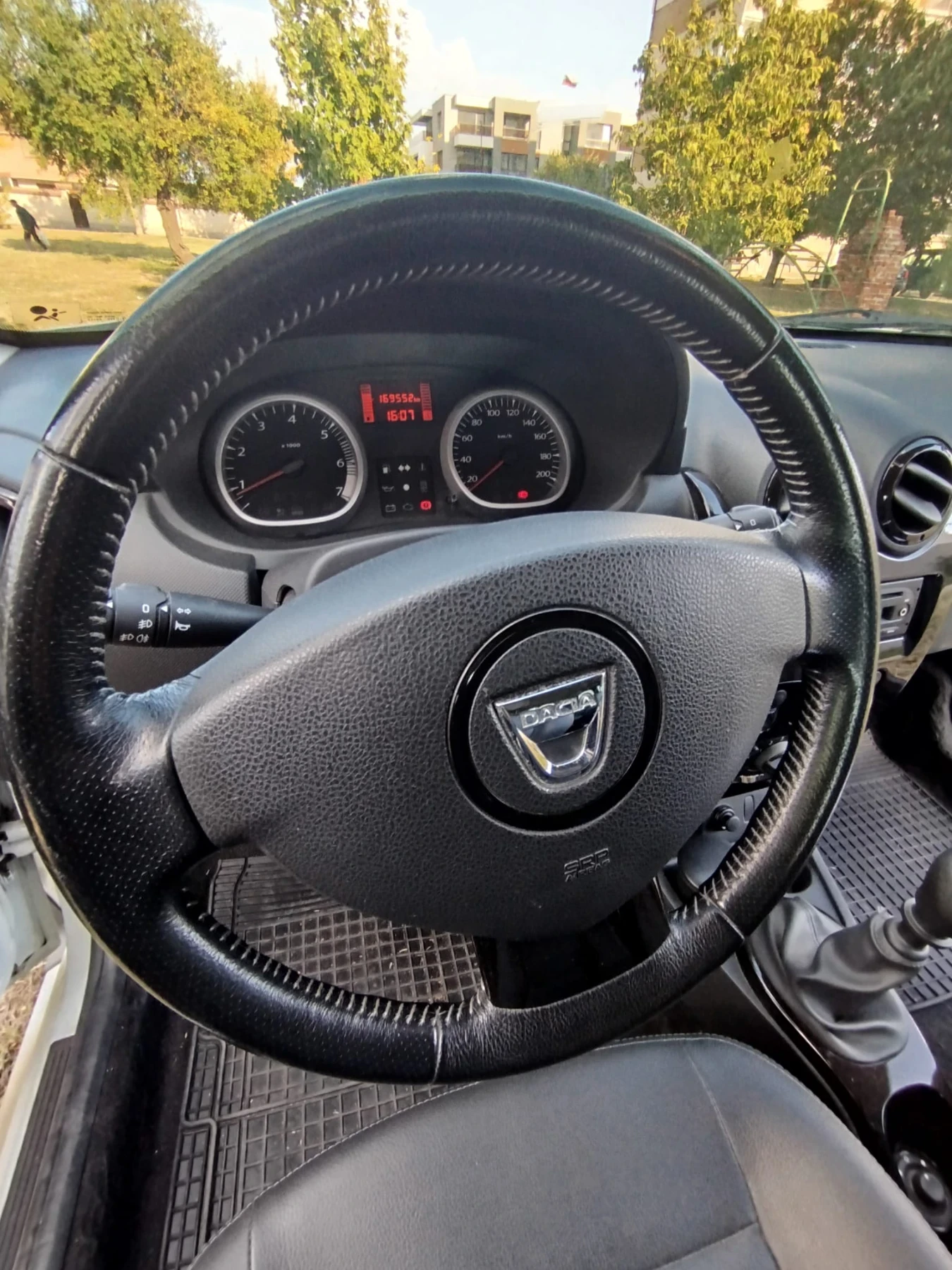 Dacia Duster 1.5 dci Prestige 4x2, снимка 7 - Автомобили и джипове - 55994875