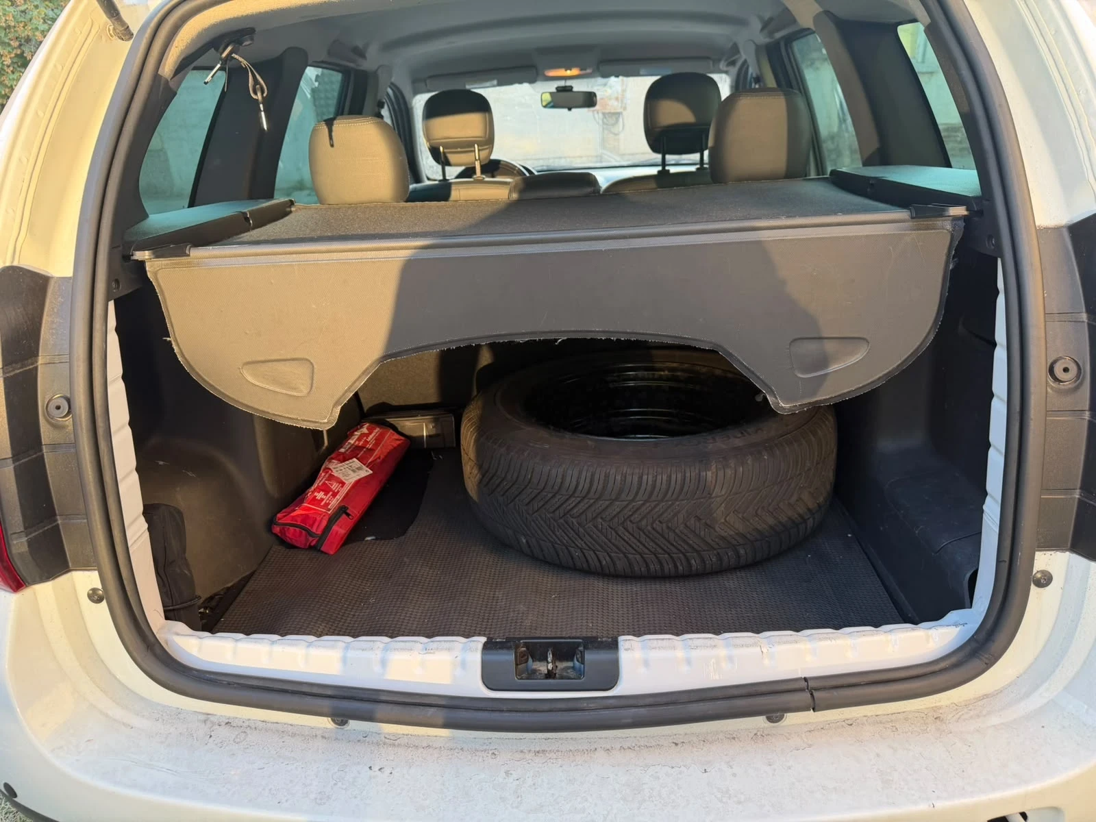 Dacia Duster 1.5 dci Prestige 4x2, снимка 8 - Автомобили и джипове - 55994875