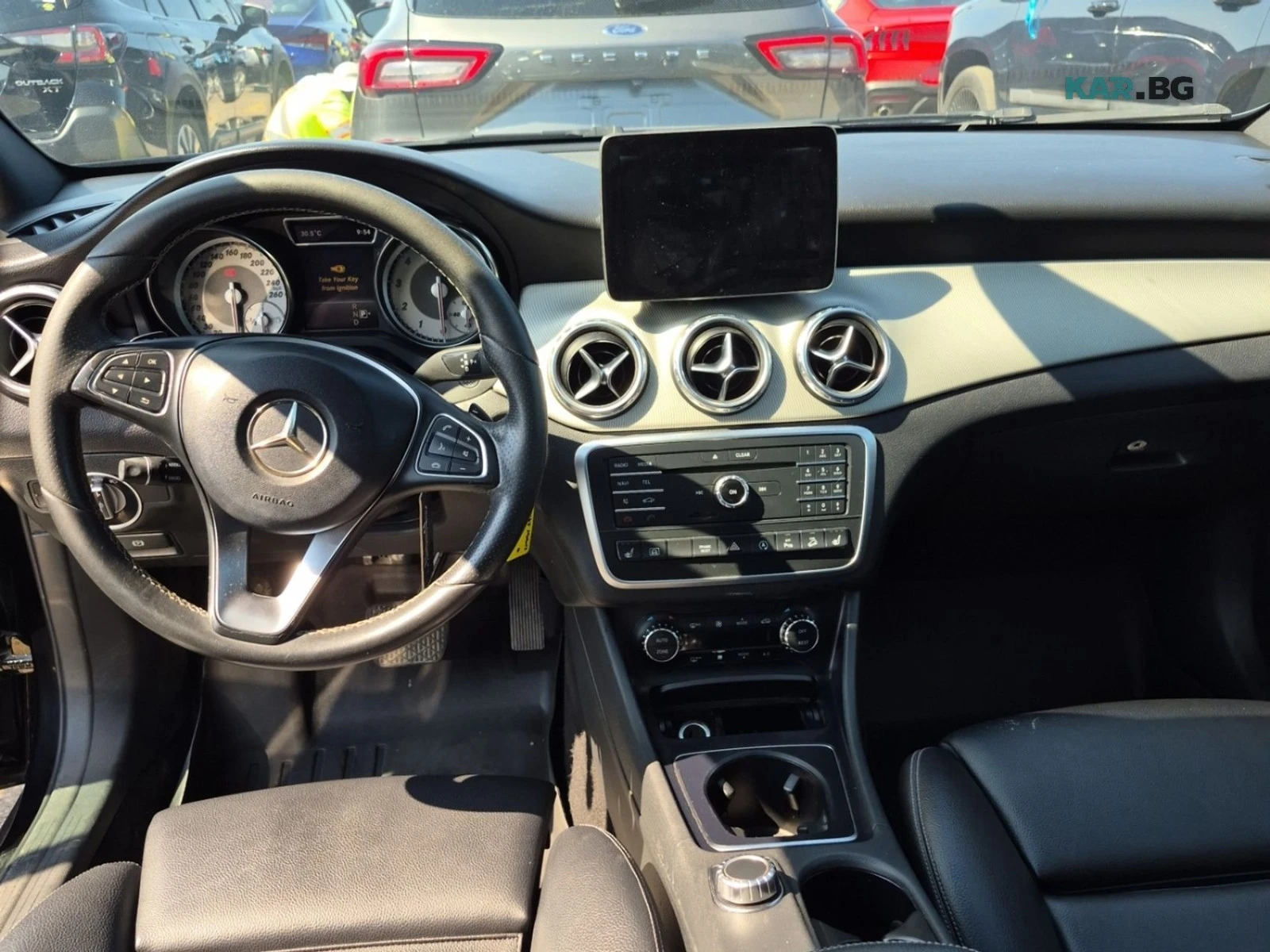 Mercedes-Benz GLA 250 4MATIC * Панорама* АвтоКредит * (ЦЕНА ДО БГ) * , снимка 9 - Автомобили и джипове - 56043649