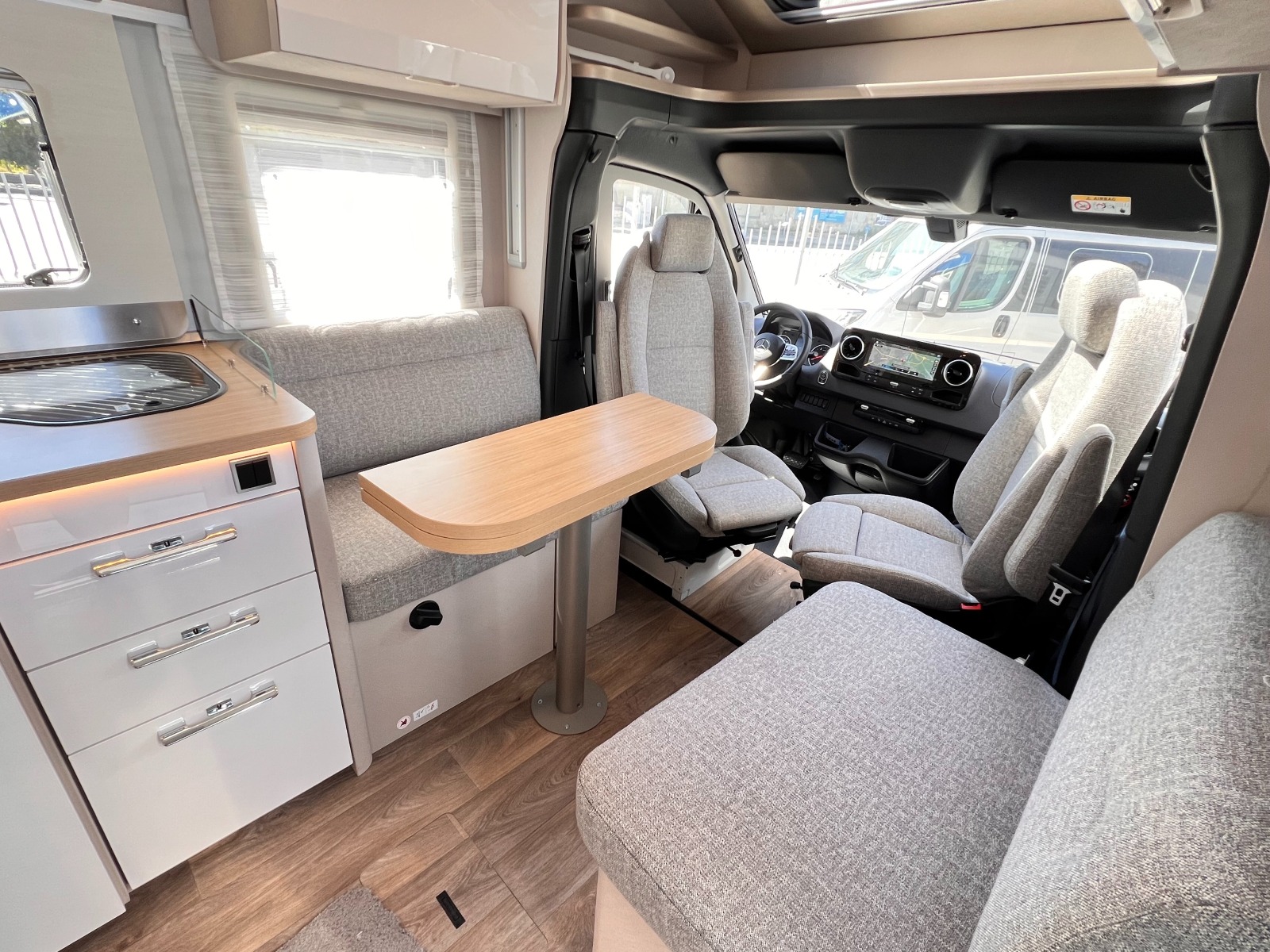 Кемпер HYMER / ERIBA S 695 Кралска спалня! 3500кг. - изображение 7