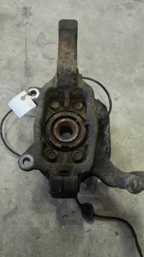 Шенкел преден десен Нисан Мурано 3.5Б (5)