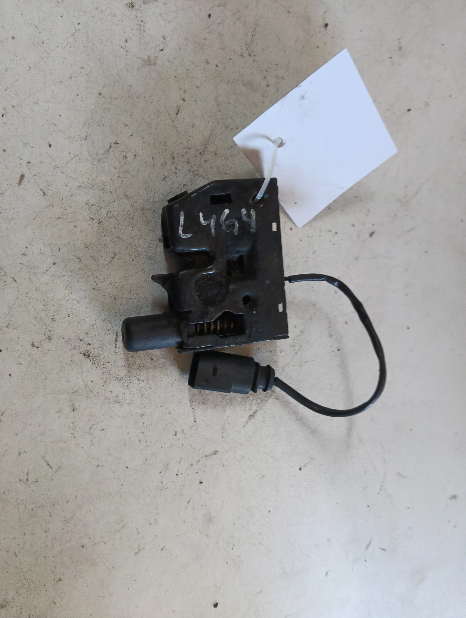брава преден капак 4G0823509C Audi A6