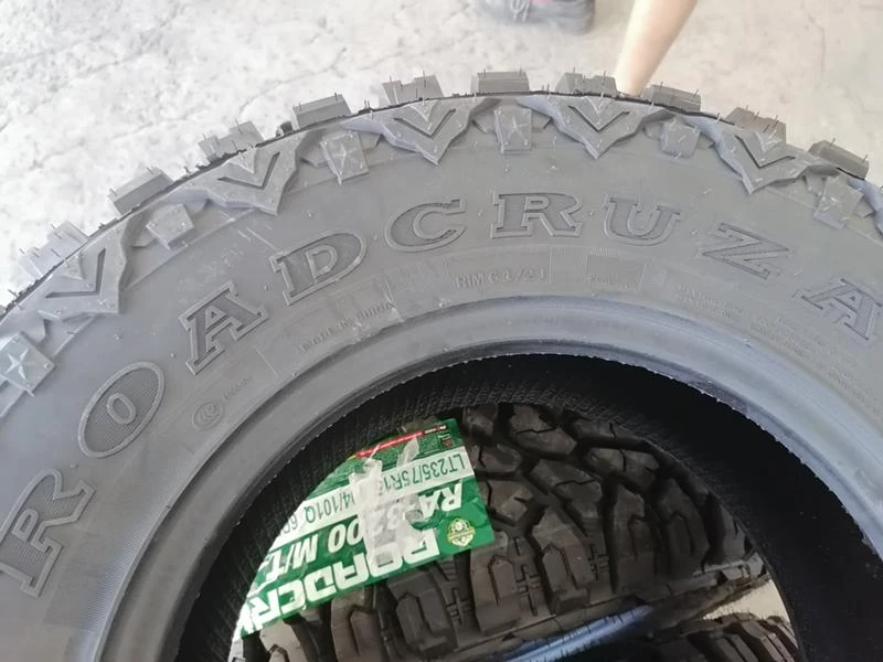 Гуми Всесезонни 235/75R15, снимка 12 - Гуми и джанти - 29766905