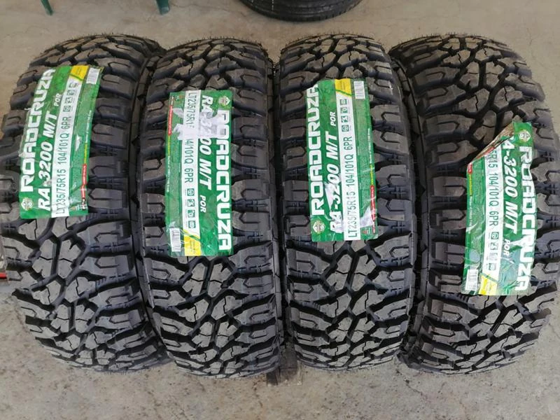 Гуми Всесезонни 235/75R15, снимка 1 - Гуми и джанти - 29766905