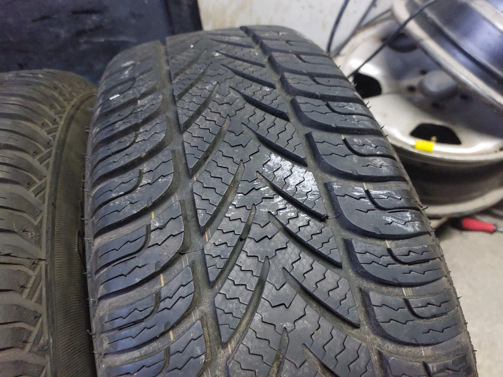 ���� 215/65R16 | Mobile.bg � ����������� 4
