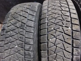 Гуми Зимни 235/65R17, снимка 2 - Гуми и джанти - 39124010