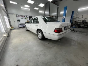 Mercedes-Benz 124 E220, снимка 4