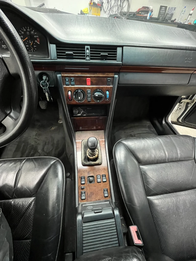 Mercedes-Benz 124 E220, снимка 13 - Автомобили и джипове - 47435313