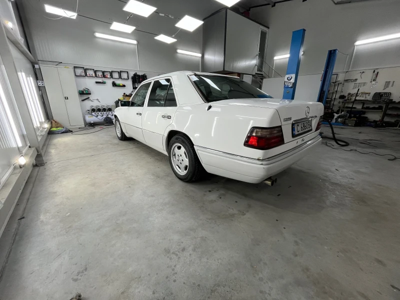 Mercedes-Benz 124 E220, снимка 4 - Автомобили и джипове - 47435313