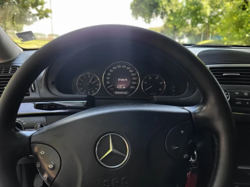 Mercedes-Benz E 270 2.7 CDI, снимка 13 - Автомобили и джипове - 47732093