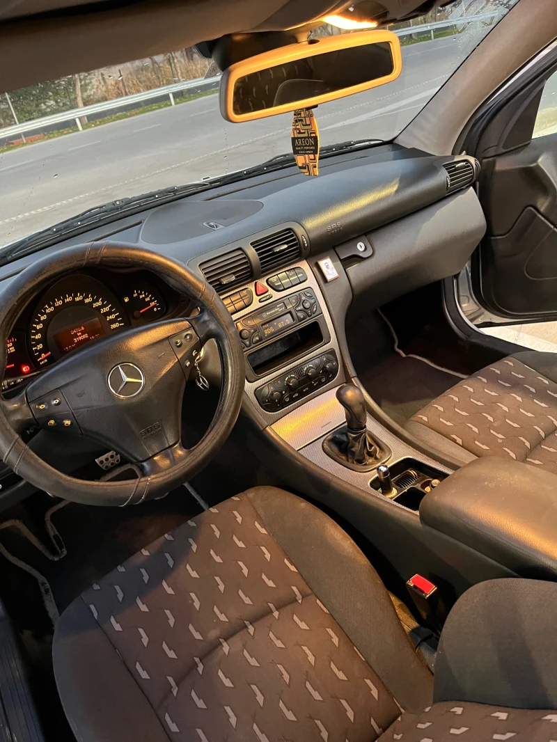 Mercedes-Benz C 220, снимка 4 - Автомобили и джипове - 47767062