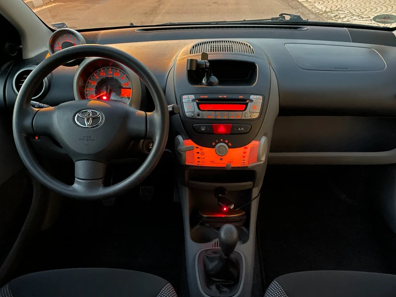 Toyota Aygo 1.0 46000км. История , снимка 6 - Автомобили и джипове - 47827956