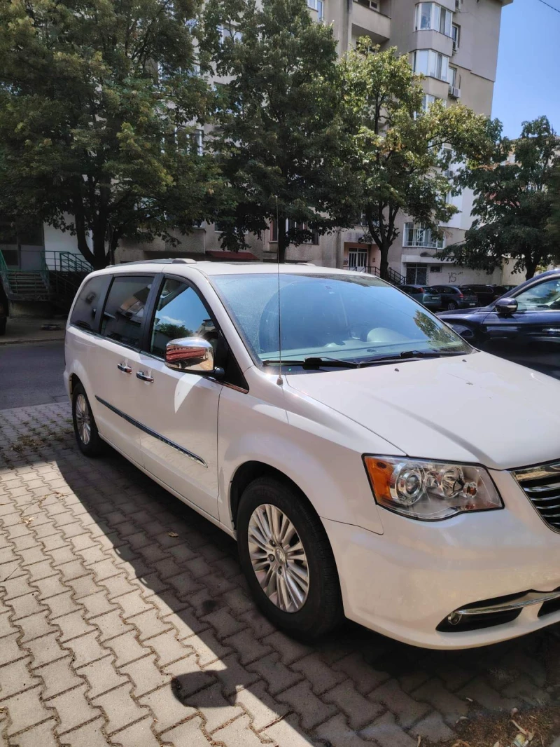 Chrysler Town and Country limited platinum, снимка 14 - Автомобили и джипове - 48198941