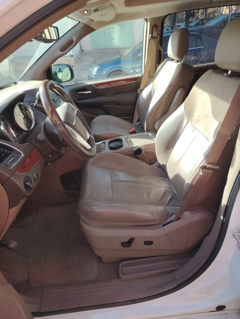 Chrysler Town and Country limited platinum, снимка 11 - Автомобили и джипове - 48198941