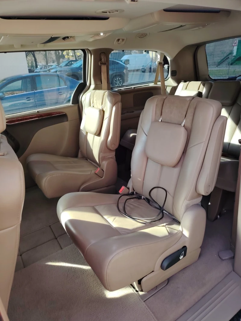 Chrysler Town and Country limited platinum, снимка 9 - Автомобили и джипове - 48198941