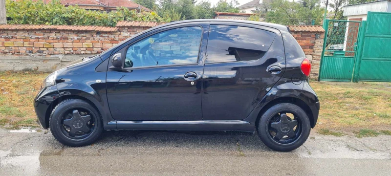 Toyota Aygo, снимка 1 - Автомобили и джипове - 48591794