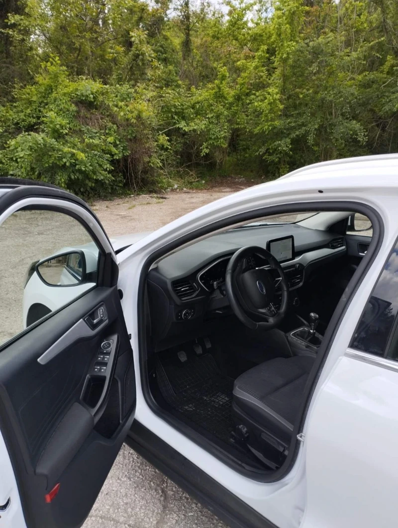 Ford Focus 1.5, снимка 4 - Автомобили и джипове - 52084261