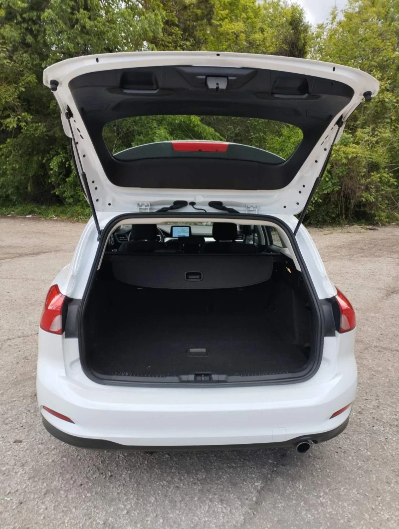 Ford Focus 1.5, снимка 8 - Автомобили и джипове - 52084261