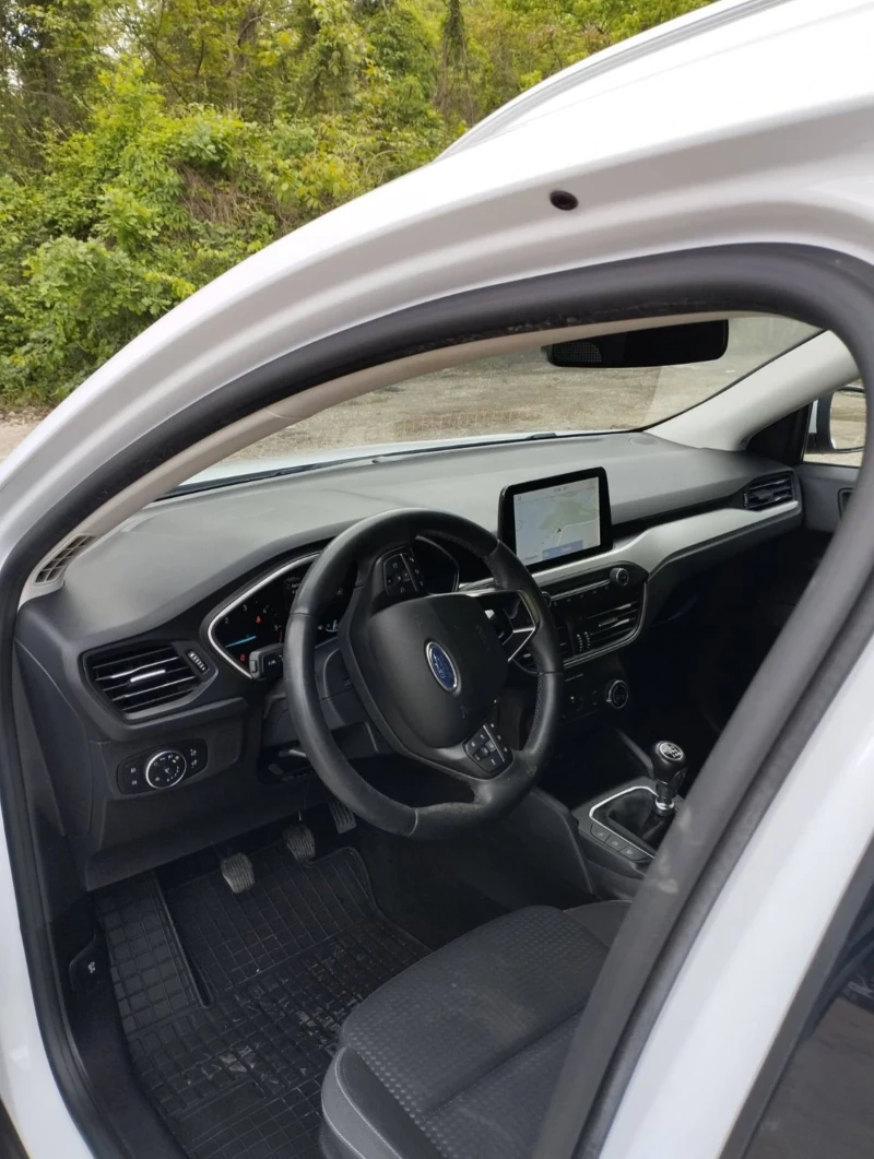 Ford Focus 1.5, снимка 10 - Автомобили и джипове - 52084261