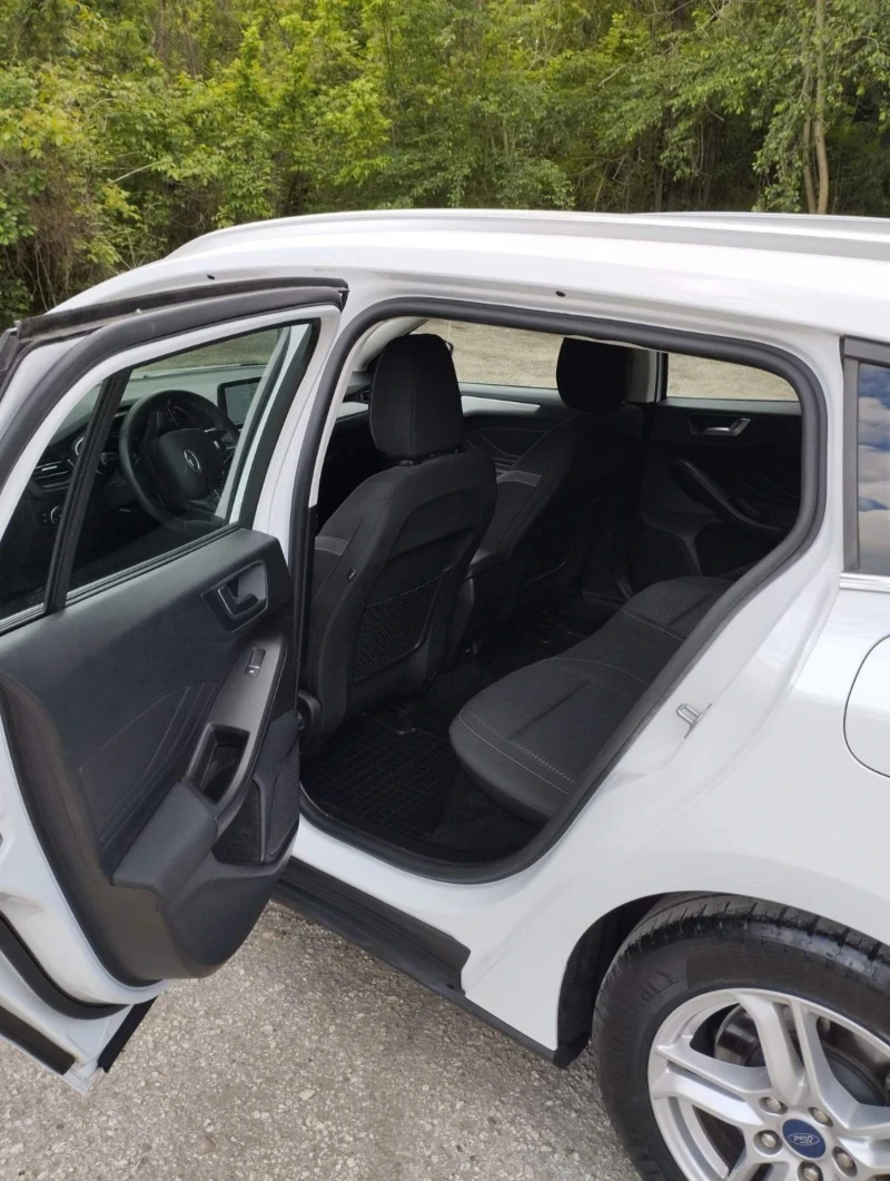 Ford Focus 1.5, снимка 3 - Автомобили и джипове - 52084261