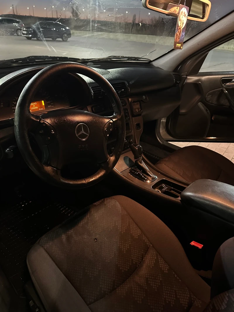 Mercedes-Benz C 220, снимка 7 - Автомобили и джипове - 52747321