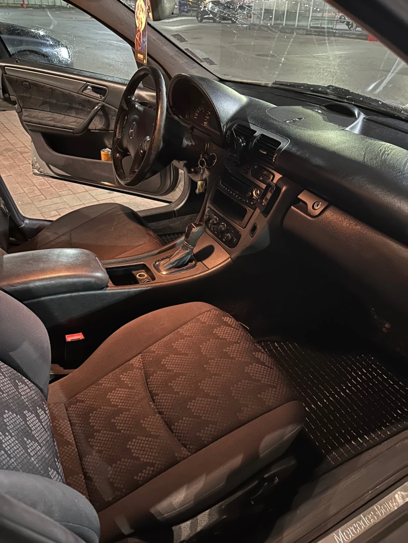 Mercedes-Benz C 220, снимка 10 - Автомобили и джипове - 52747321