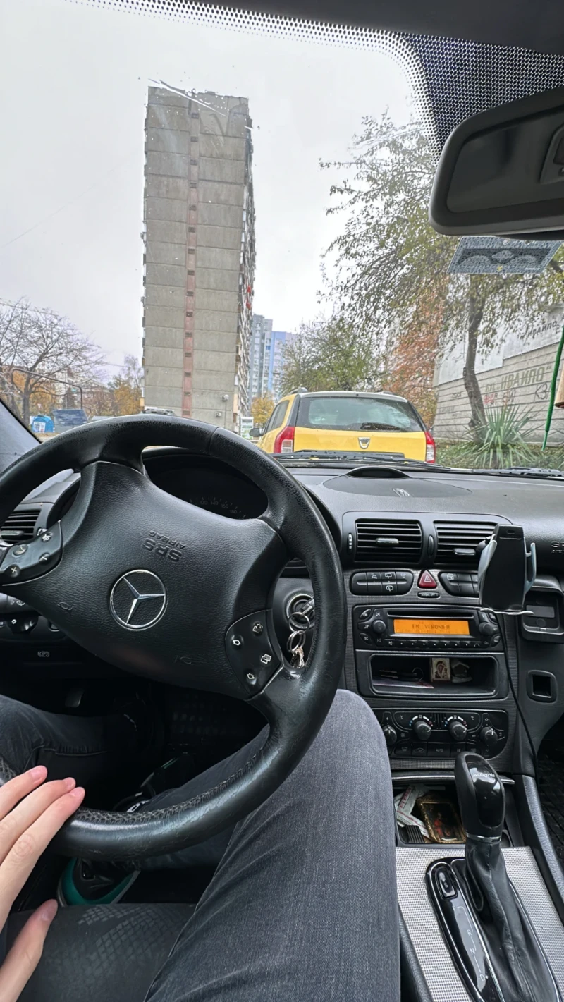 Mercedes-Benz C 220, снимка 3 - Автомобили и джипове - 52747321