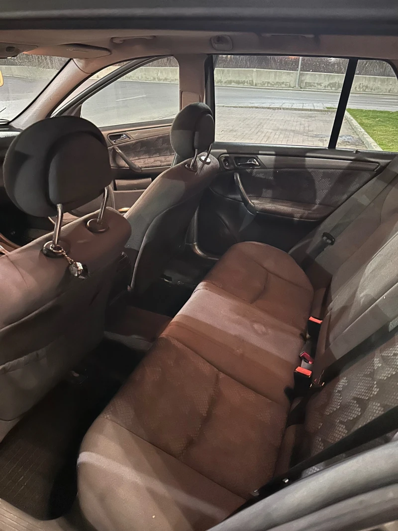 Mercedes-Benz C 220, снимка 8 - Автомобили и джипове - 52747321