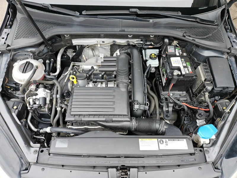 VW Golf 1.4TGI/CNG/6ск/ACC/NAVI/БЛУТУТ/EURO 6B/ТОП, снимка 8 - Автомобили и джипове - 53383139
