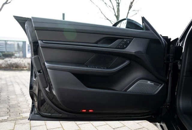 Porsche Taycan TURBO* CROSS TURISMO* BURM* PANO* DISTR* 360CAM* K, снимка 12 - Автомобили и джипове - 50983698